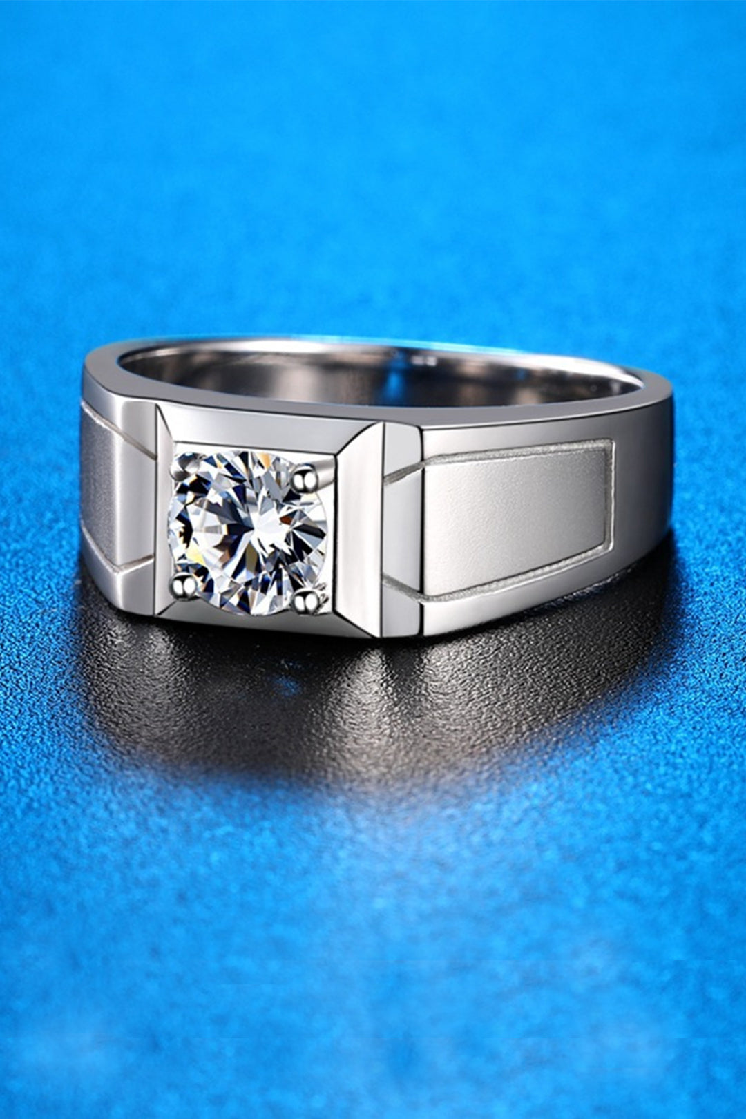 Accolade moissanite Ring