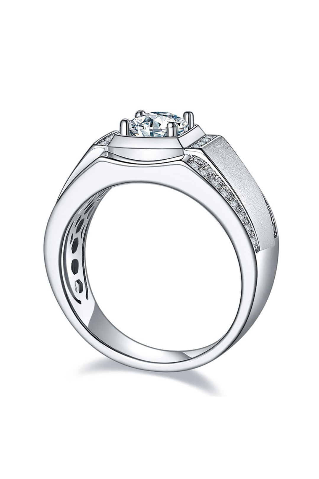 Valor moissanite Ring