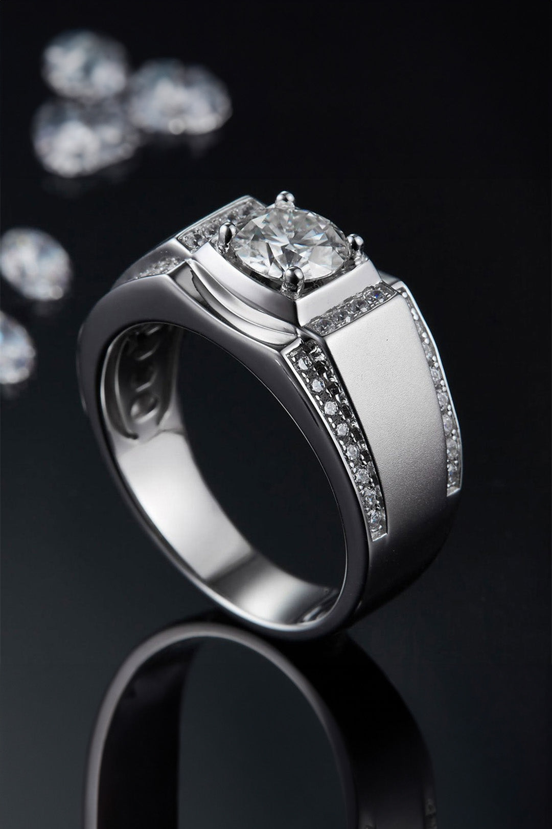 Valor moissanite Ring