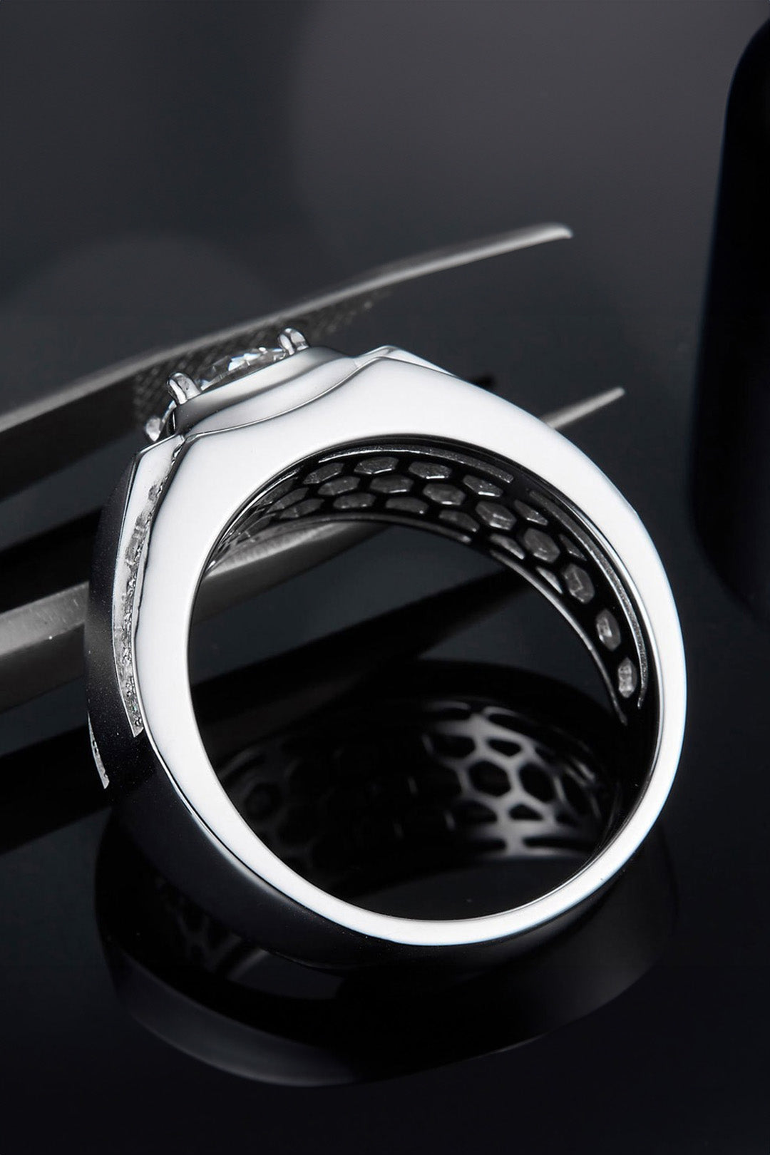 Valor moissanite Ring