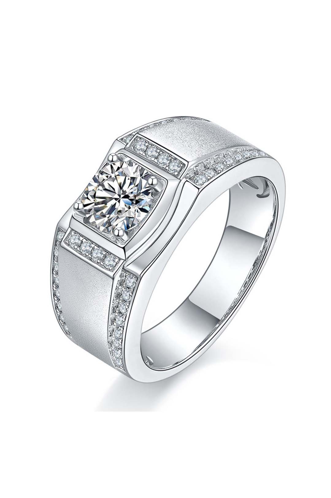 Valor moissanite Ring