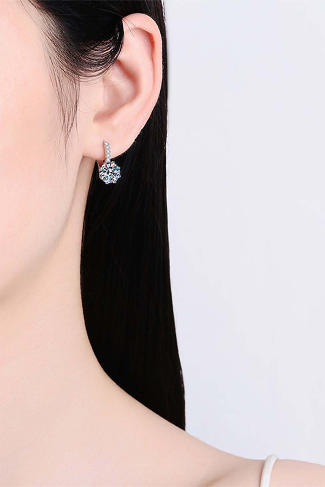 GlamourGleam solitaire earring