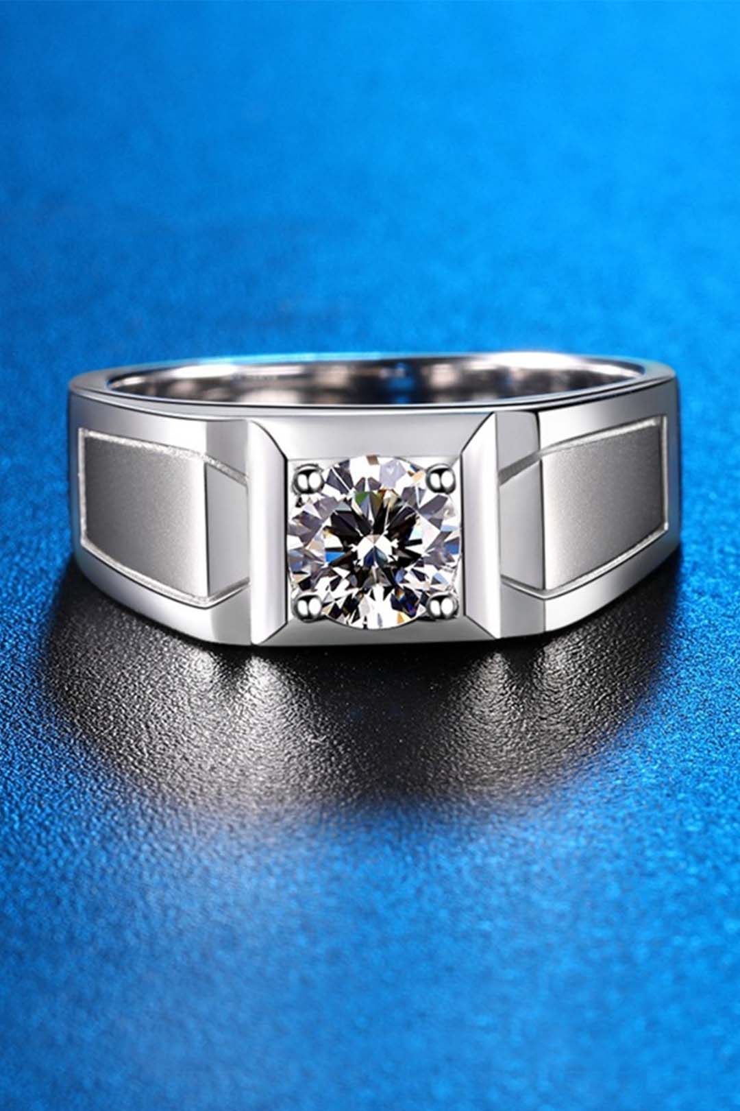 Accolade moissanite Ring