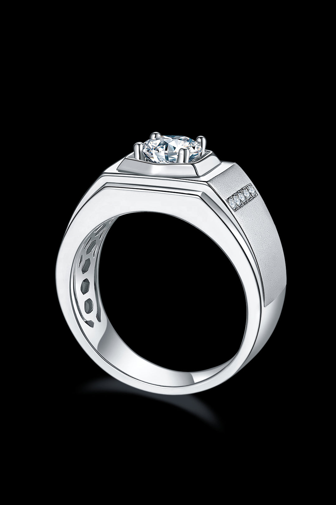 Apex moissanite Ring