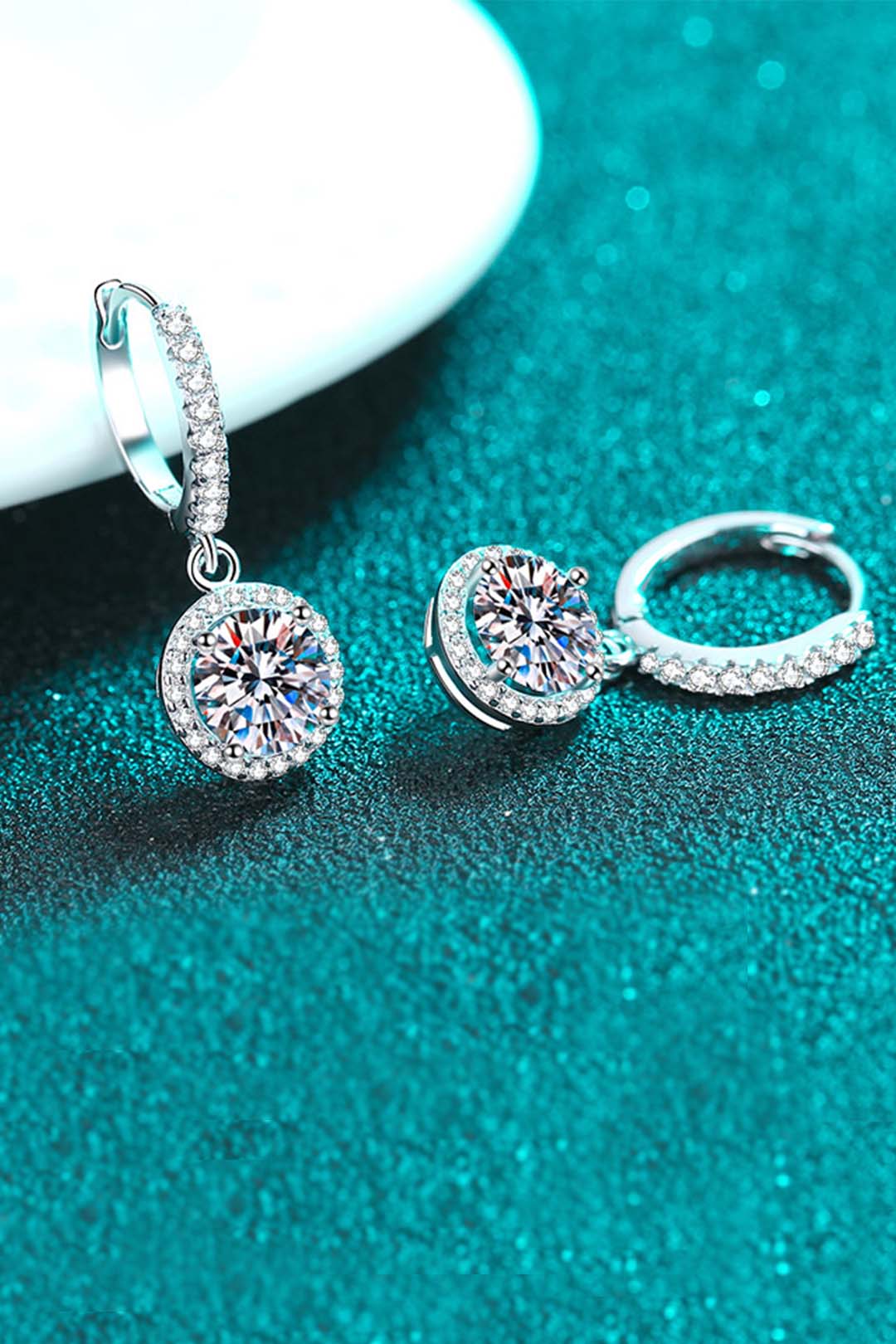 MesmeraGem Dangle solitaire earring