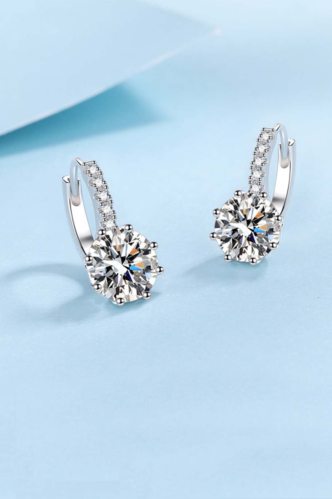 GlamourGleam solitaire earring