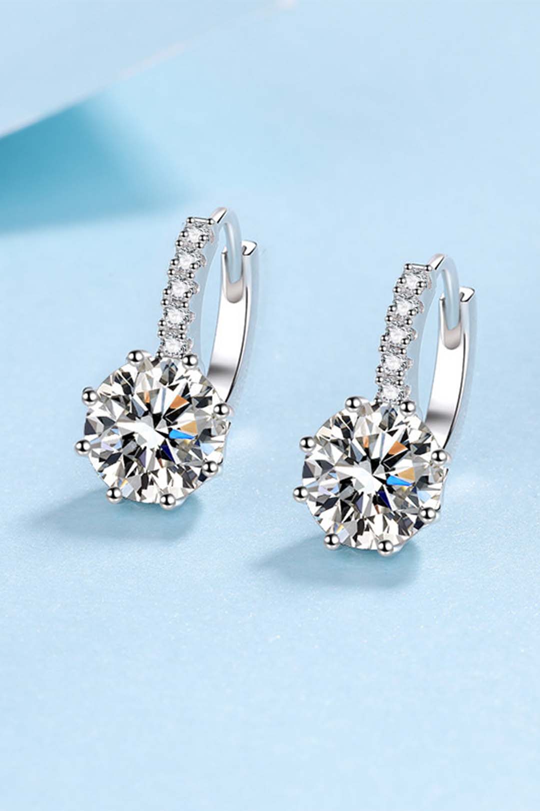 GlamourGleam solitaire earring